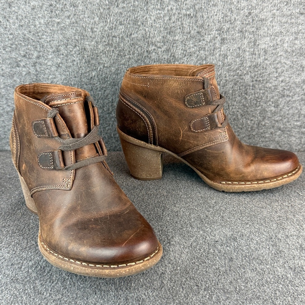 Clarks Artisan Leather Ankle Boots Womens 7.5  Distressed Block Heel Lace Up